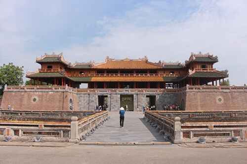 Noon gate